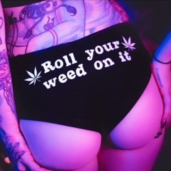 Roll Your Weed On It Print Cotton Breathable Women Sexy G String Thongs Briefs Low-Waist Underwear